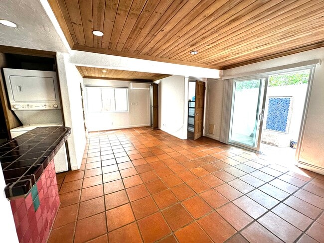 Building Photo - 138 15th Pl Unit 138 15th Place Rental