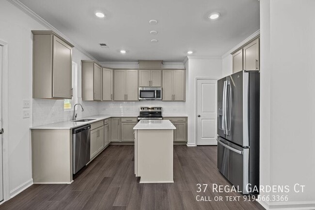 Photo - 37 Regal Gdns Ct