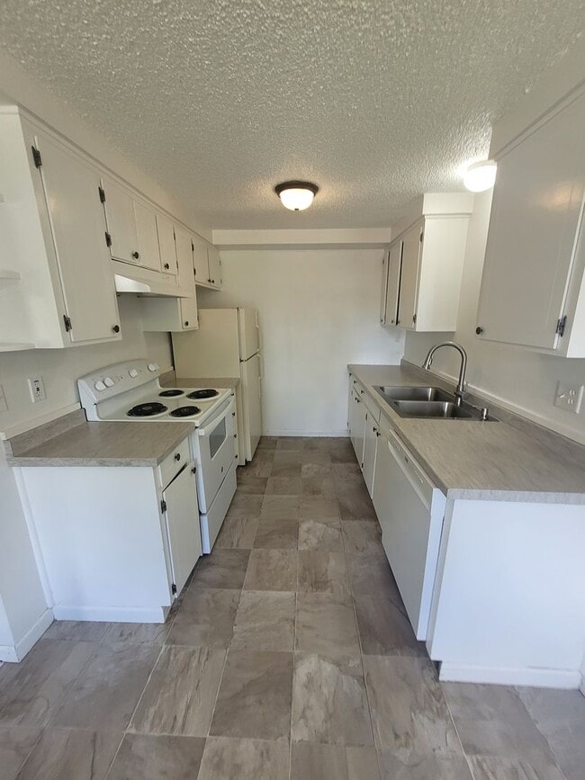 Photo - 2BD/1BA Duplex with large fenced yard Available June 5th!