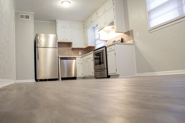 Photo - 111 Marie Ave SW