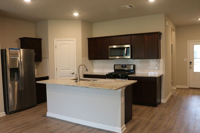 Photo - 4BR/3BA NEW CONSTRUCTION IN GONZALES