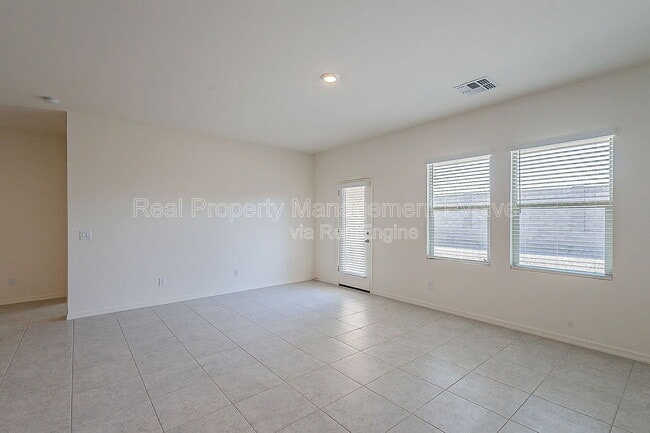 Photo - 19410 W Hazelwood St