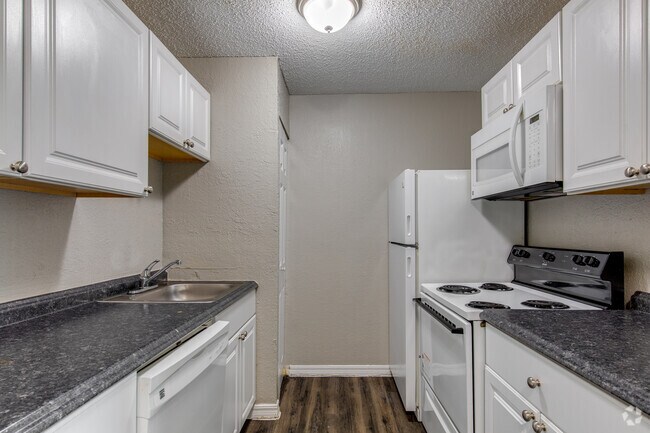 2BR, 2BA- 868SF