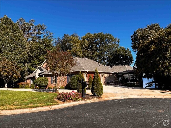 Building Photo - 103 Big Oak Dr Rental