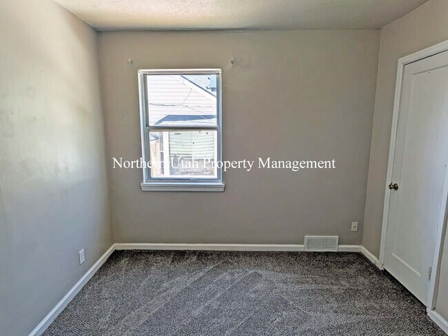 New Paint - 3 Bed 1 Bath