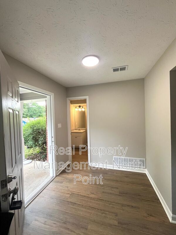 Photo - 5843 Summerglen Ln