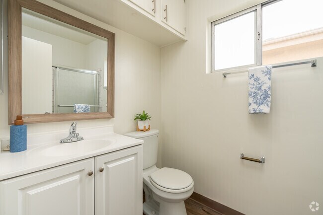Studio - 345SF - Bathroom