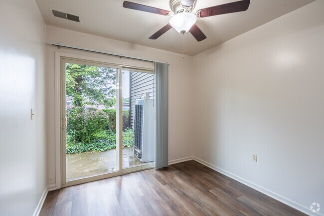 1BR, 1BA - 800SF - Dining Room