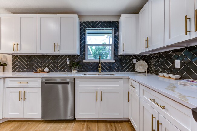 Building Photo - 3538 Truxton Dr