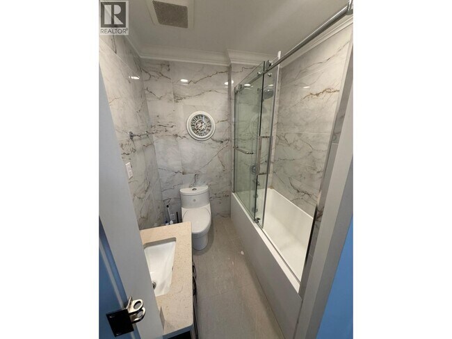 Photo - 1628 SW Marine Dr