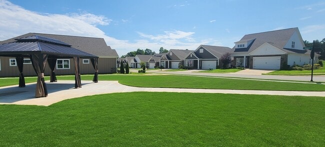 Building Photo - Lot 40 Rental