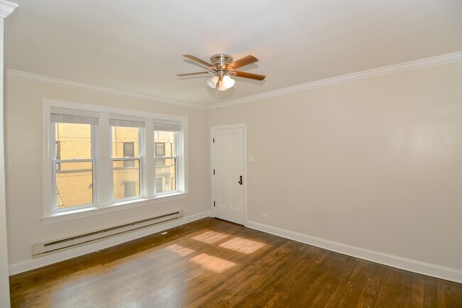 Photo - 3819.5 N Greenview Ave Unit E2