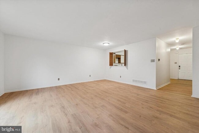 Photo - 120 Caernarvon Ct