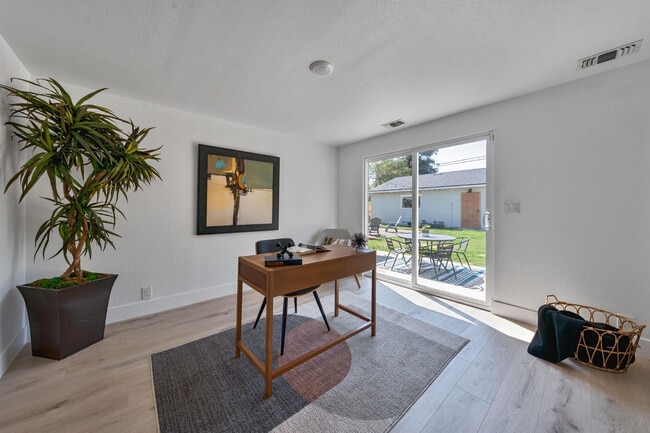 Photo - 424 Stanford Ave