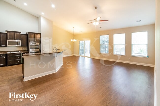 Photo - 107 Springbank Ct