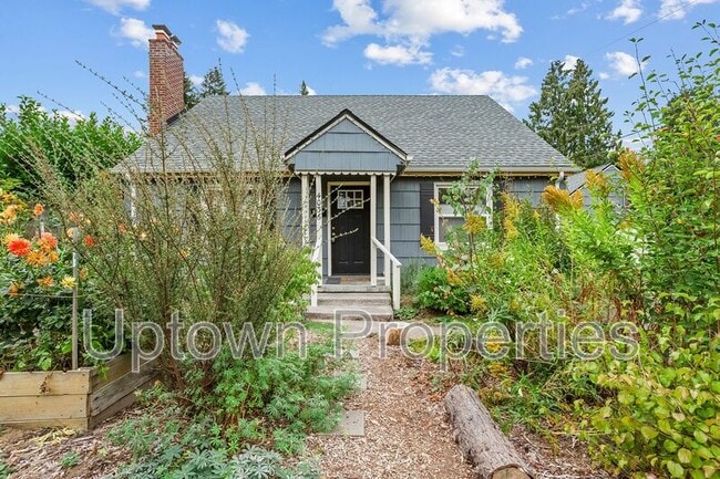 Building Photo - 4036 SE Harrison St Rental