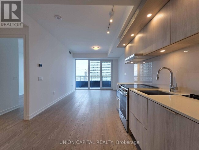 Photo - 448 Burnhamthorpe Rd W Unit 3607