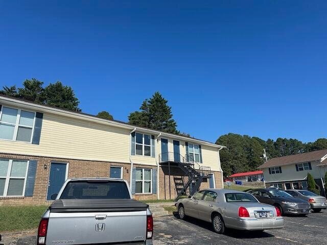 Building Photo - 2075 Clingan Dr NW