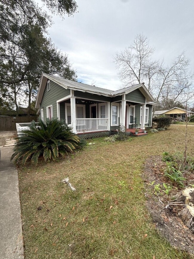 Building Photo - 323 W 6th Ave Unit 323 W. 6th Avenue