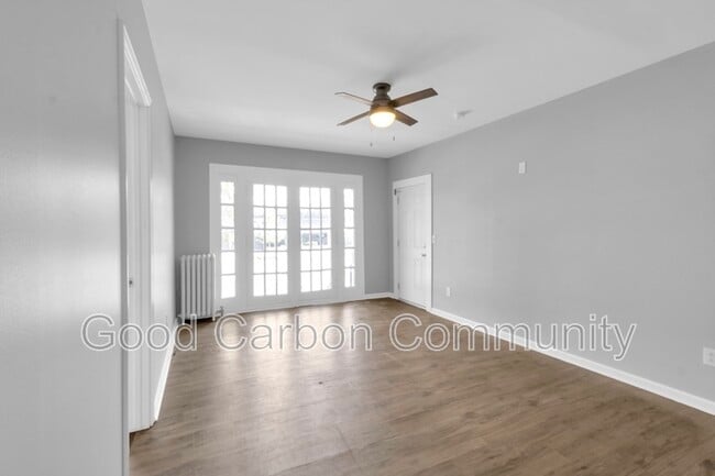 Building Photo - 2100 Delaware Ave Unit 5