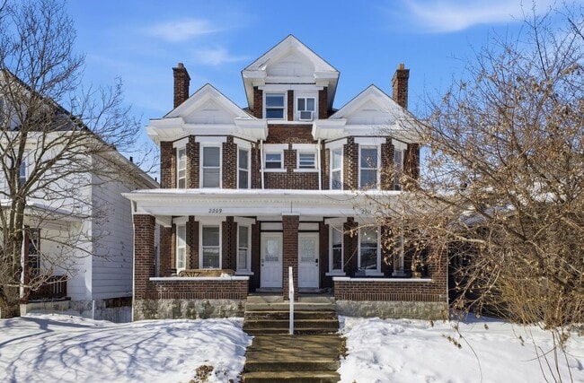 Photo - 2209-2211 Summit St