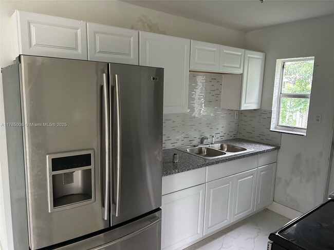 Building Photo - 3910 SW 25th St Rental