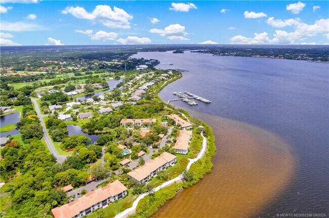Building Photo - 2560 NW Seagrass Dr Unit 6B