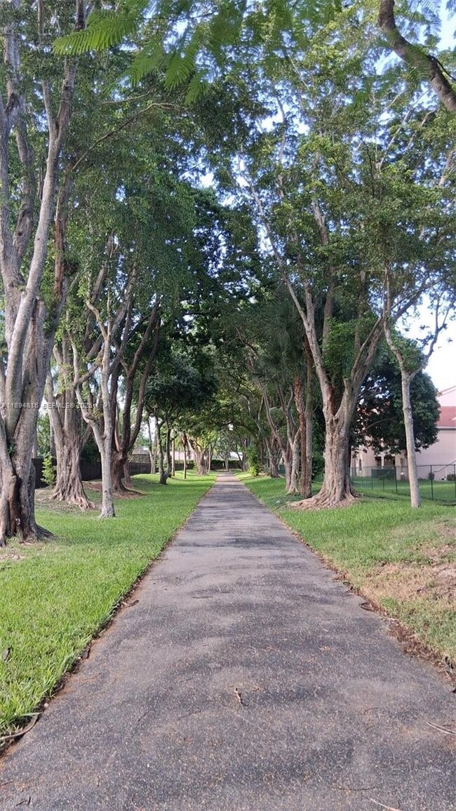 Building Photo - 10420 SW 158th Ct Unit 104