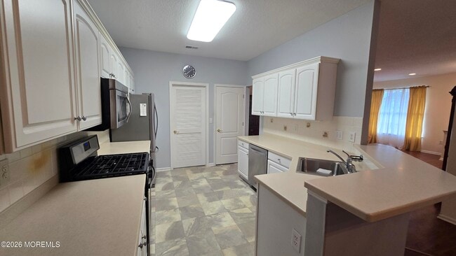 Photo - 16 Golden Willows Ave