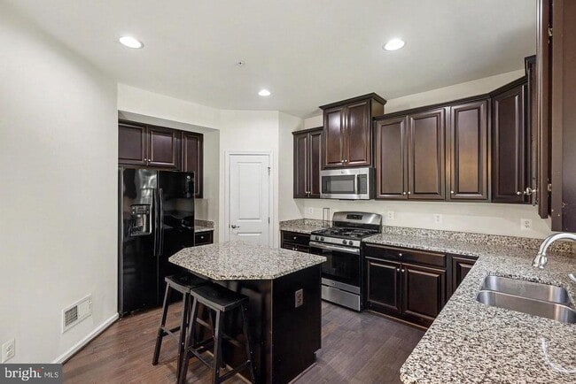 Photo - 1024 Cook Dr SE
