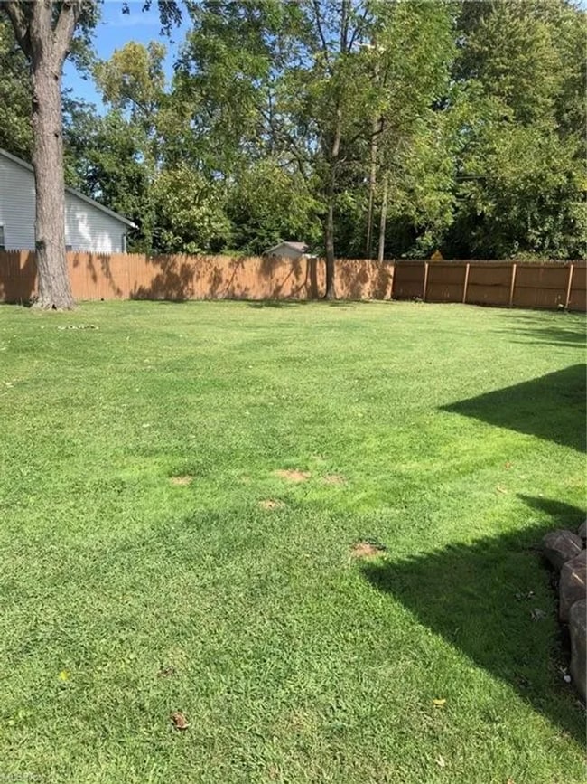 Photo - Spacious Two bedroom in Painesville!