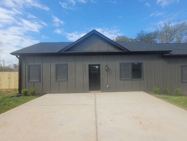 Building Photo - 1214 Pearl St Unit A