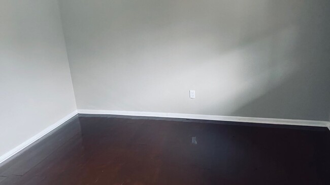 Building Photo - Monthly Paid Rent Unit 5 Rental
