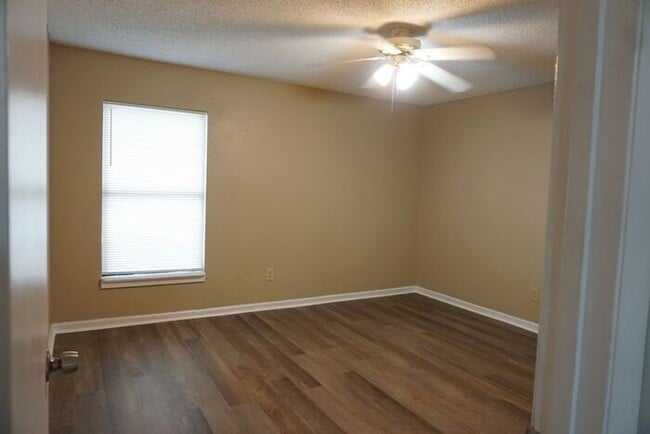 Photo - 3/2 townhome Near NAS Jax.