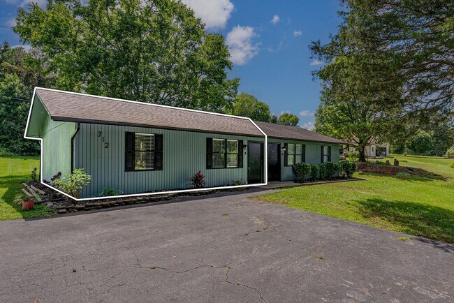 712 Cooper Rd