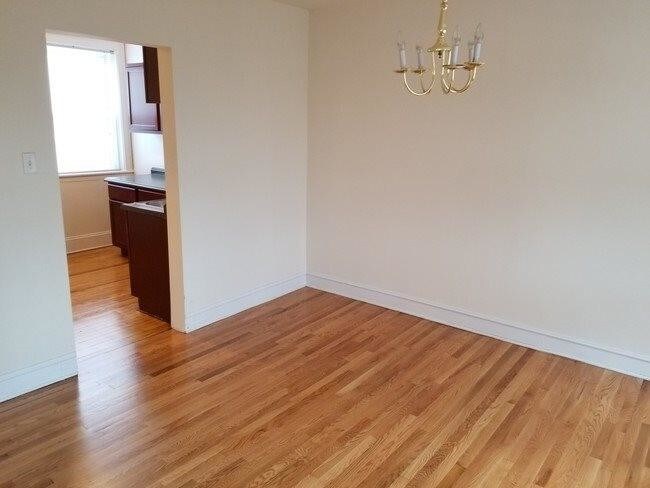 1 Bedroom In Chicago Il 60645 Apartment