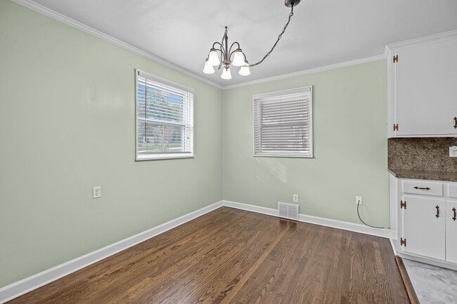 Photo - 205 Fieldstone Cir