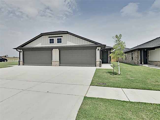 Building Photo - 11224 Howard Dr