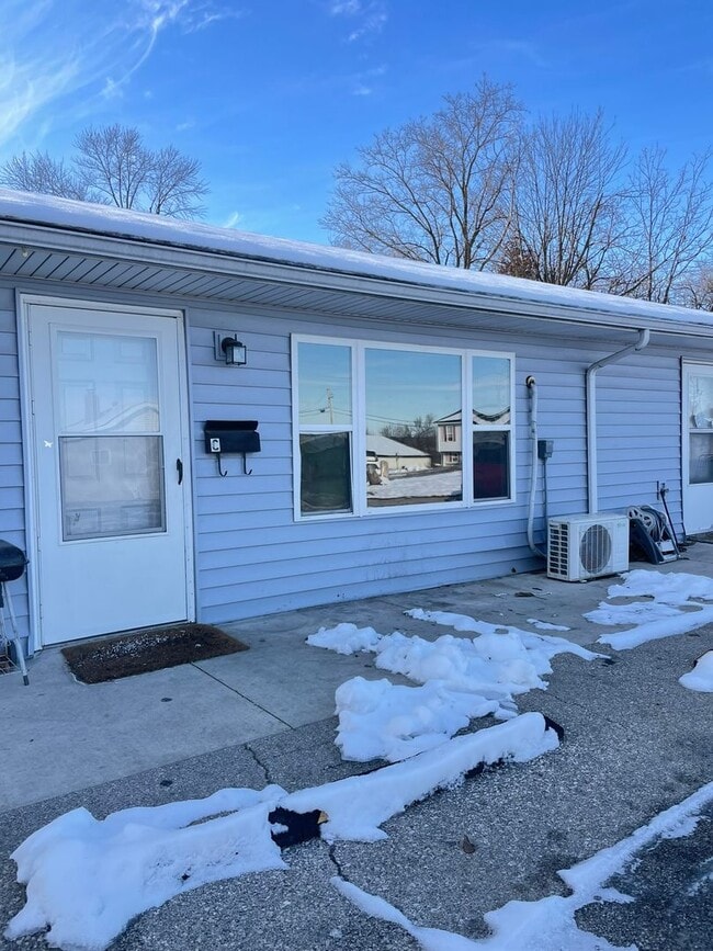 Photo - 1 Bed 1 Bath Apartment For Rent in TROY, MO Unit APT C