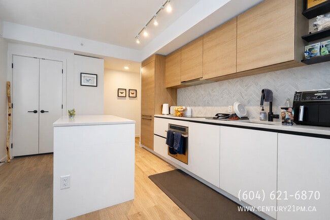 Photo - 10448 University Dr