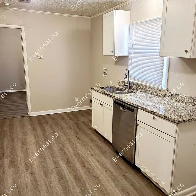 Photo - 2704 Broadway St