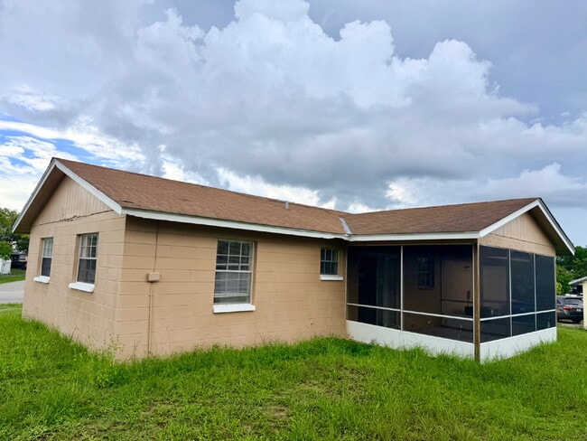 Photo - 4 Bedroom 1.5 Bathroom House For Rent