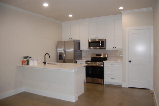 261 Co Rd 2521 Unit 102 (2BR/2B)