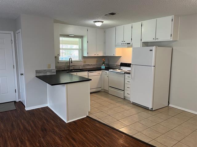 Photo - 4919 Lovell Ave