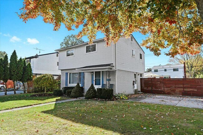 Photo - 29945 Everett St