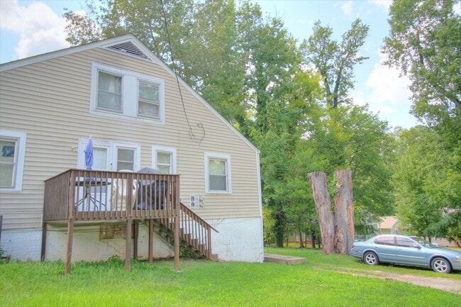 Building Photo - Affordable 2 Bedroom, 1 Bathroom Duplex near Northgate Park!