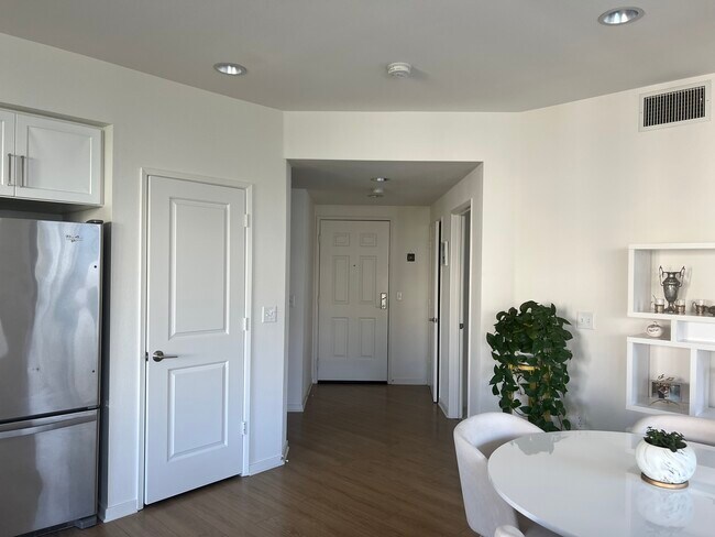 Photo - 3477 Lily Way Unidad 444