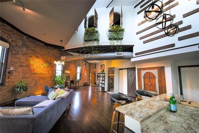 Building Photo - 2220 S Harwood St Unit 206