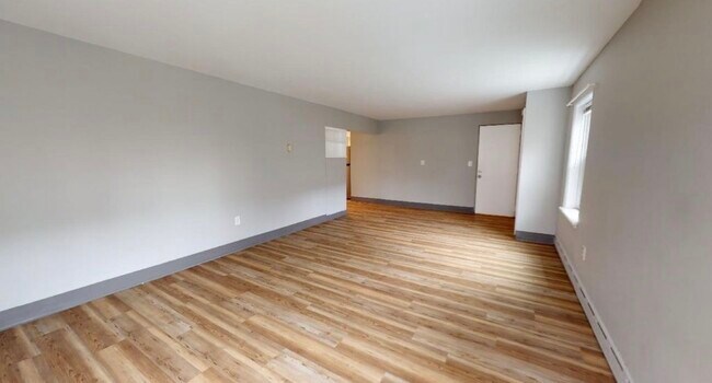 1 dormitorio, 1 baño, sala de estar - 503 N Riverview Dr