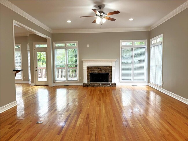 Photo - 889 Lenox Ct NE